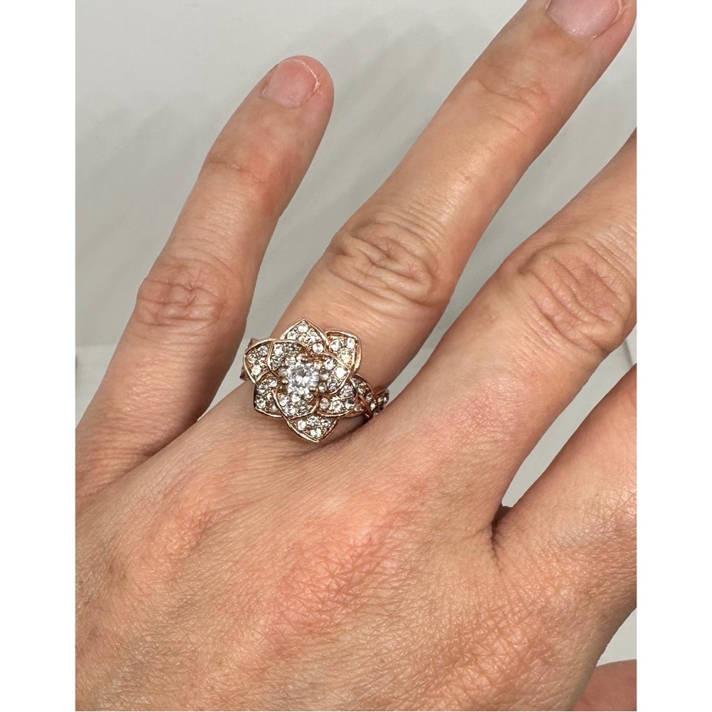 🆕 Rose Gold Rhinestone Ring - Picture 4 of 12
